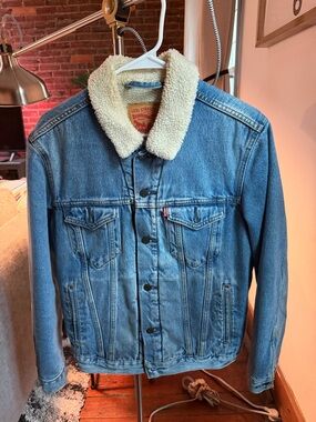 Levi's Women’s  Blue Denim Sherpa-Lined Trucker Jacket